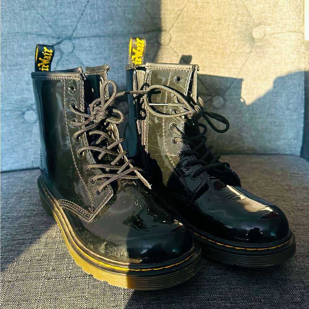 DR. MARTENS 1460 SMOOTH LEATHER LACE UP BOOTS